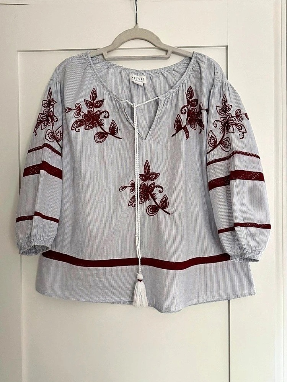 Velvet by Graham & Spencer Rina Embroidered Peasant Top White & Red Small